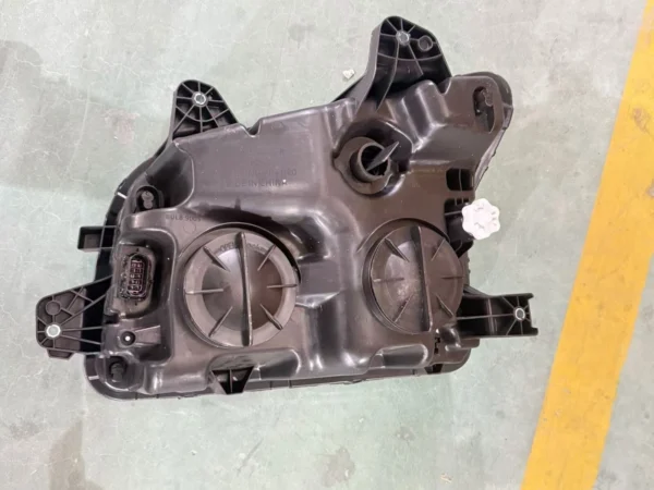 Kenworth T880 Headlights - Image 3